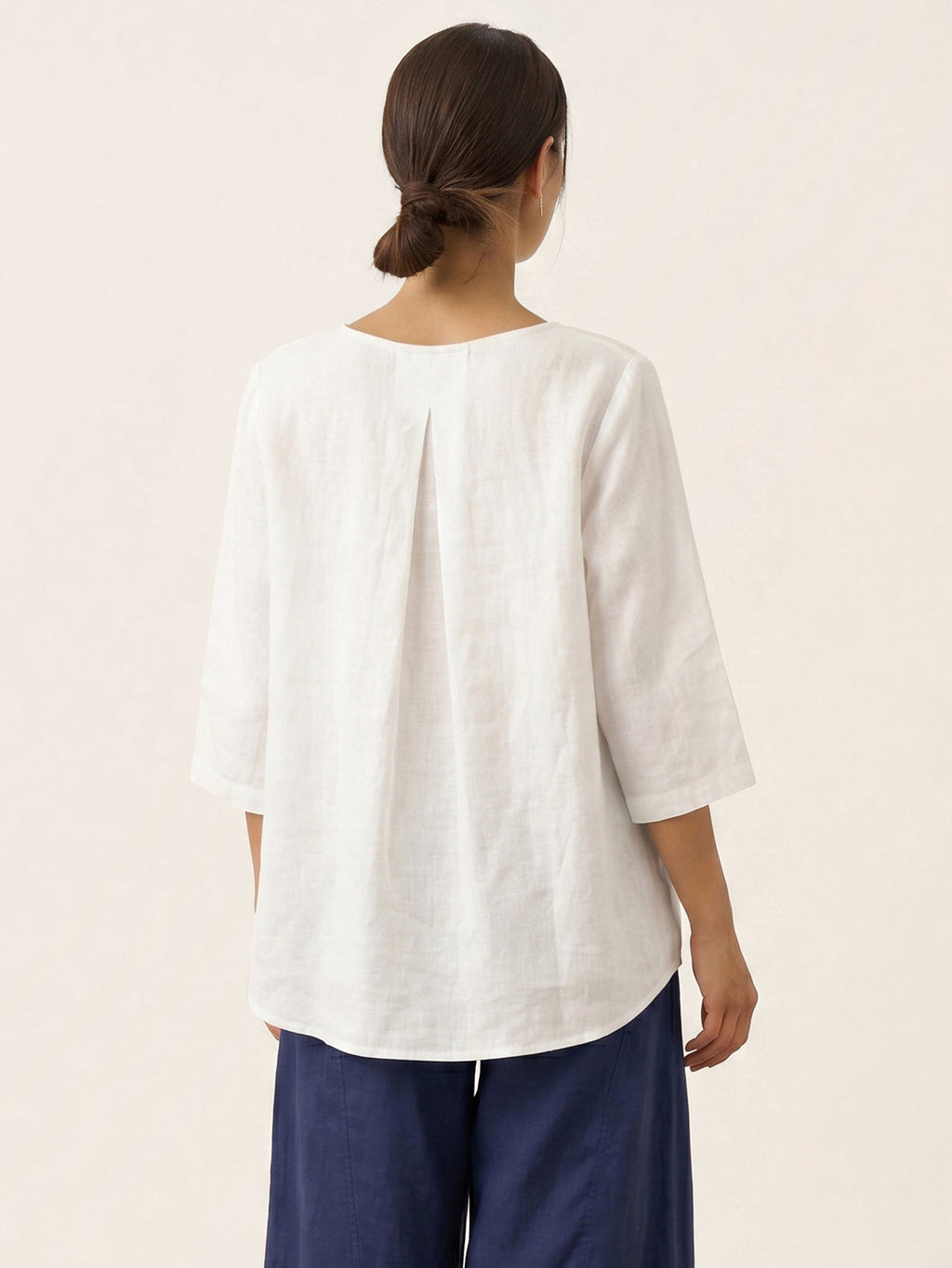 Haut BRIANNA 100 % lin, encolure ronde, ourlet asymétrique