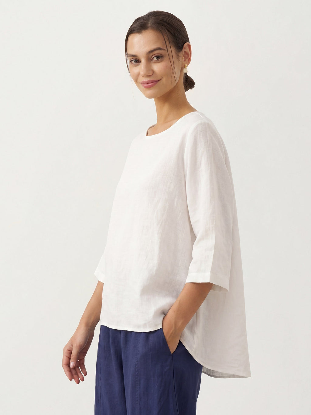 Haut BRIANNA 100 % lin, encolure ronde, ourlet asymétrique
