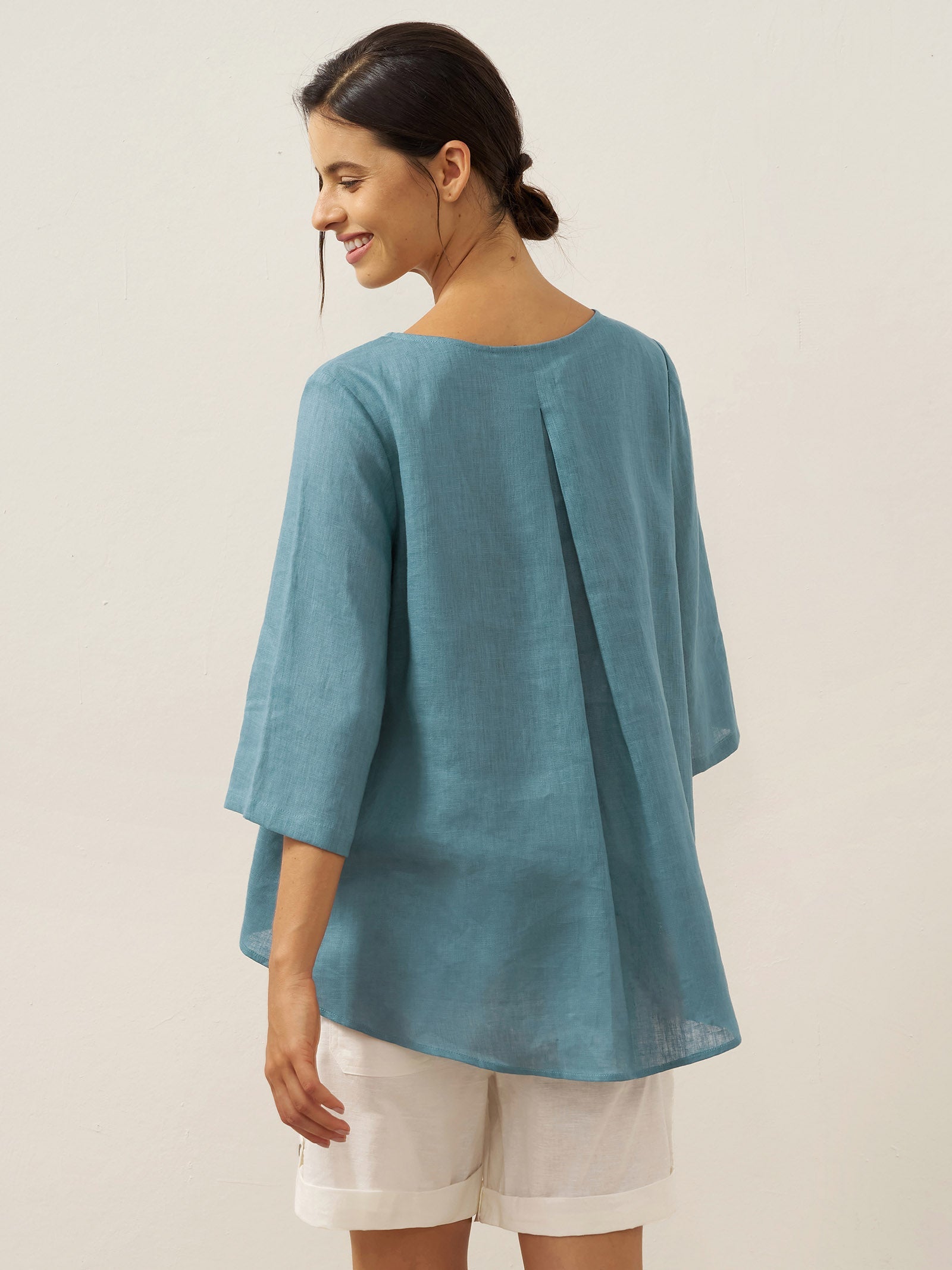 Haut BRIANNA 100 % lin, encolure ronde, ourlet asymétrique