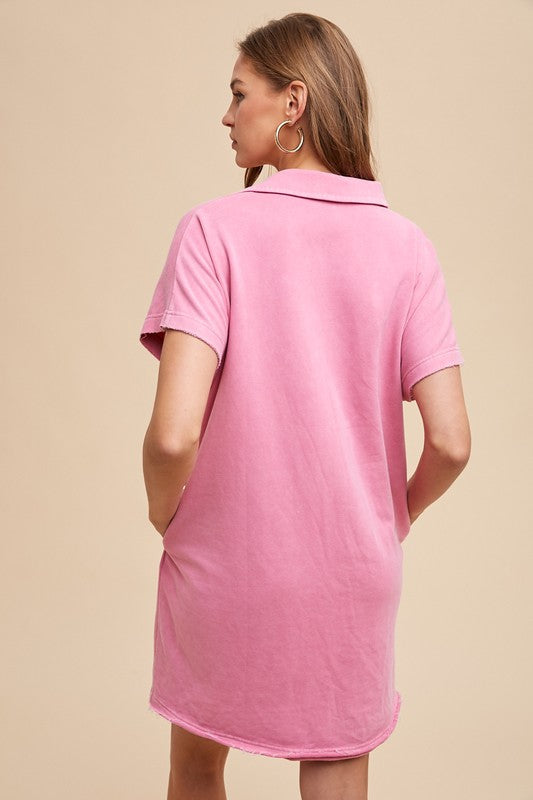 Robe simple classique rose à manches courtes confortable pour femme, design minimaliste et décontracté