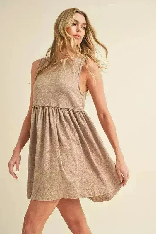 Robe mini débardeur à col rond | Robe décontractée extensible | Aemi + Co