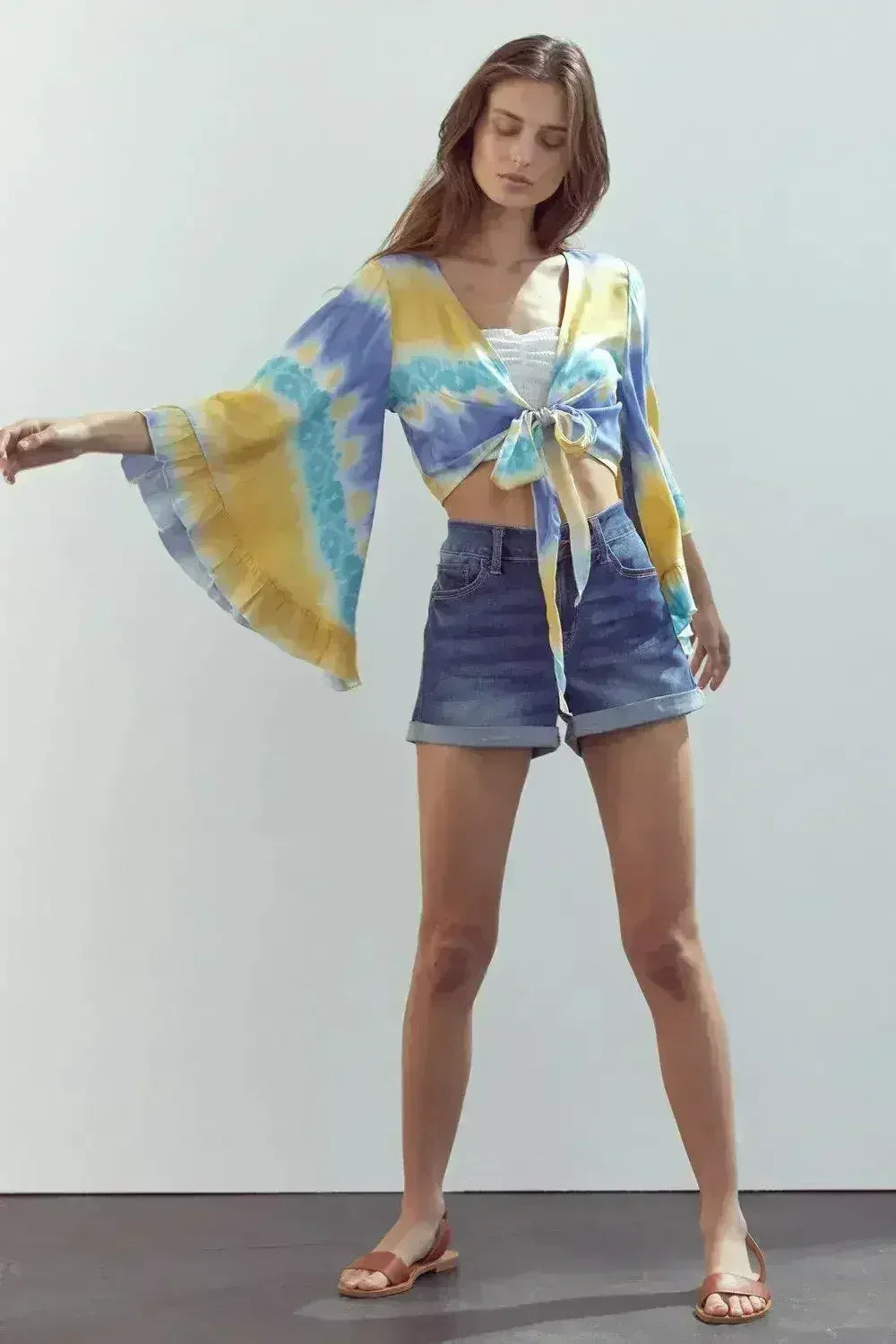 Crop top Tie-Dye à Manches Cloche – Manches Fluides et Design Élégant