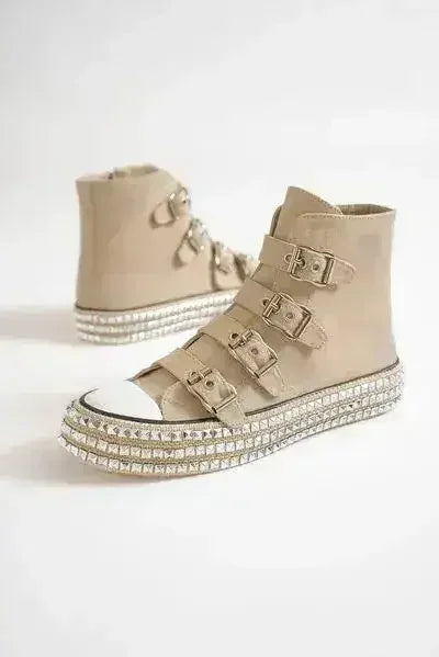 Baskets à plateforme cloutées avec brides à boucles multiples Beast Fashion