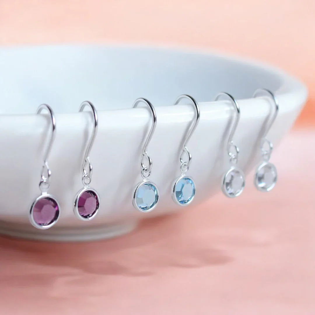 Minuscules boucles d'oreilles pendantes en argent sterling avec pierre de naissance – Cristaux Swarovski de 6 mm