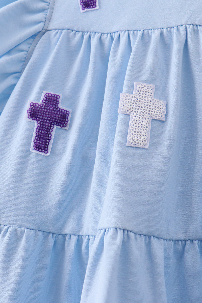 Robe étagée à sequins et croix bleue