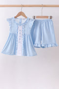 Ensemble short volanté vichy brodé d'un nœud papillon bleu