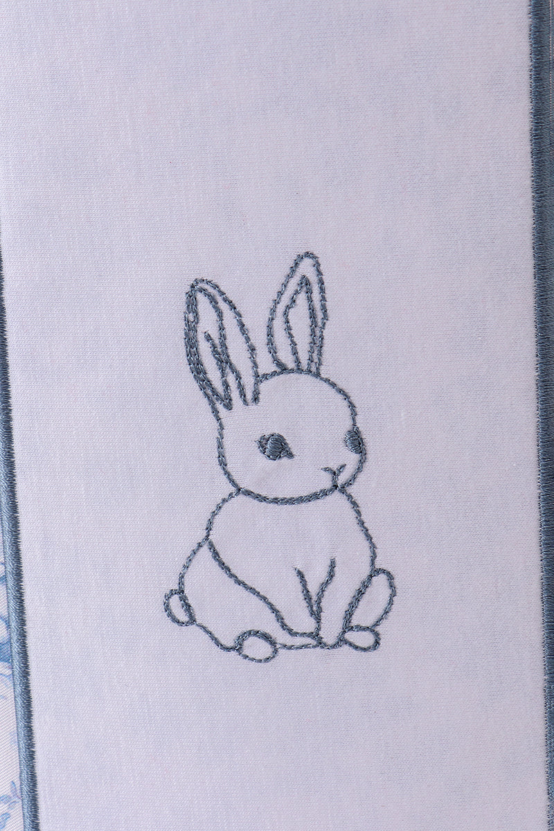 Panier fleuri petit lapin bleu