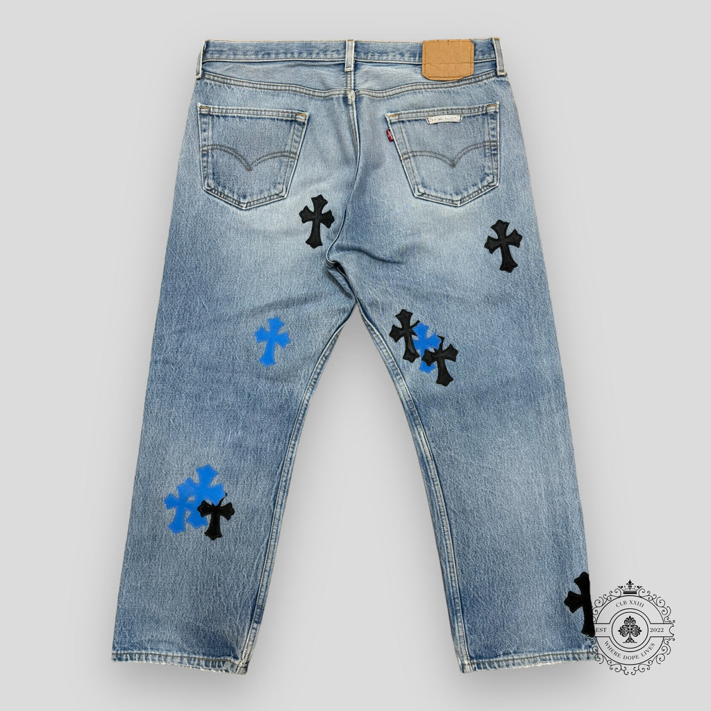 Jean Chrome Hearts à patch croix bleu