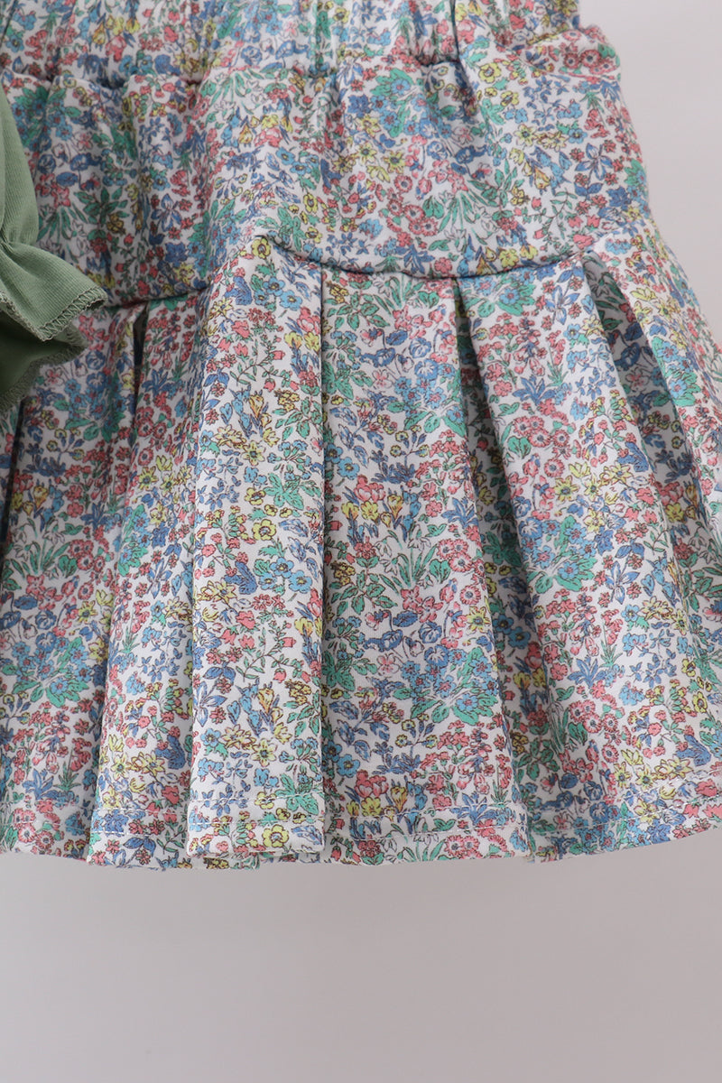 Ensemble short-jupe en piqué avec applique de lapin floral sauge