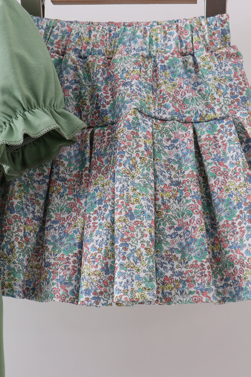Ensemble short-jupe en piqué avec applique de lapin floral sauge