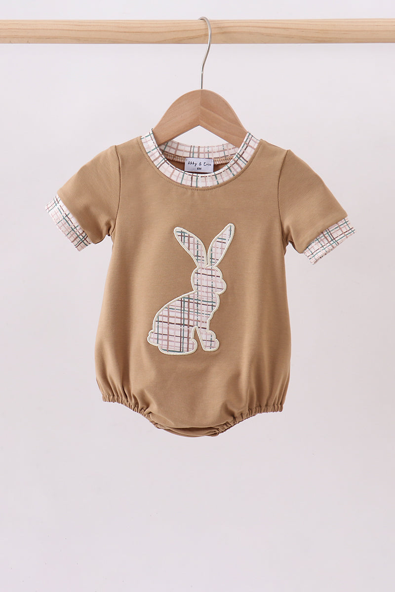 Barboteuse marron à applique lapin en tissu écossais