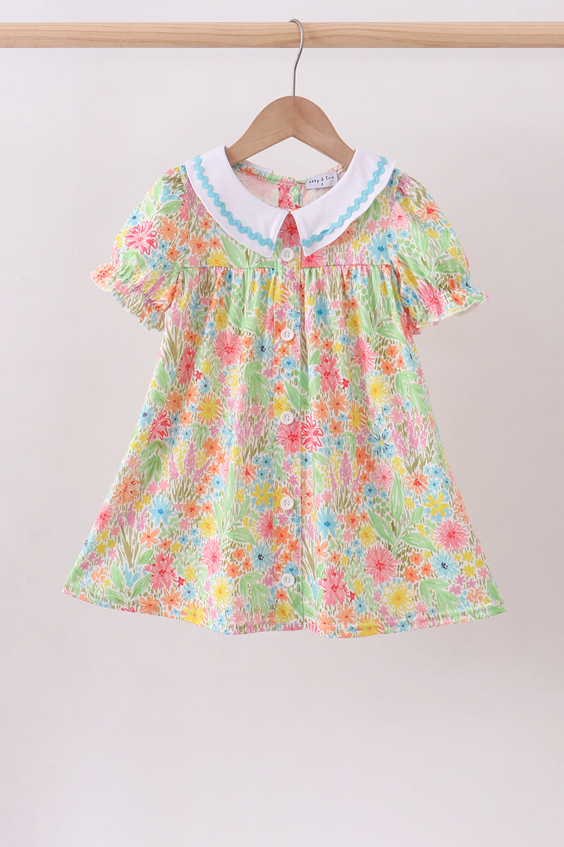 Robe à volants rose à manches bouffantes et imprimé floral