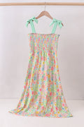 Robe étagée smockée à fleurs roses