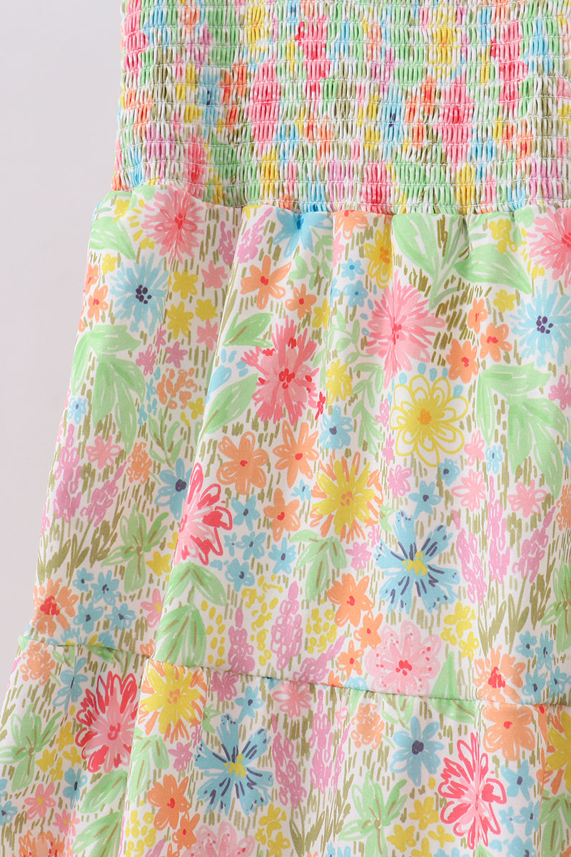Robe étagée smockée à fleurs roses
