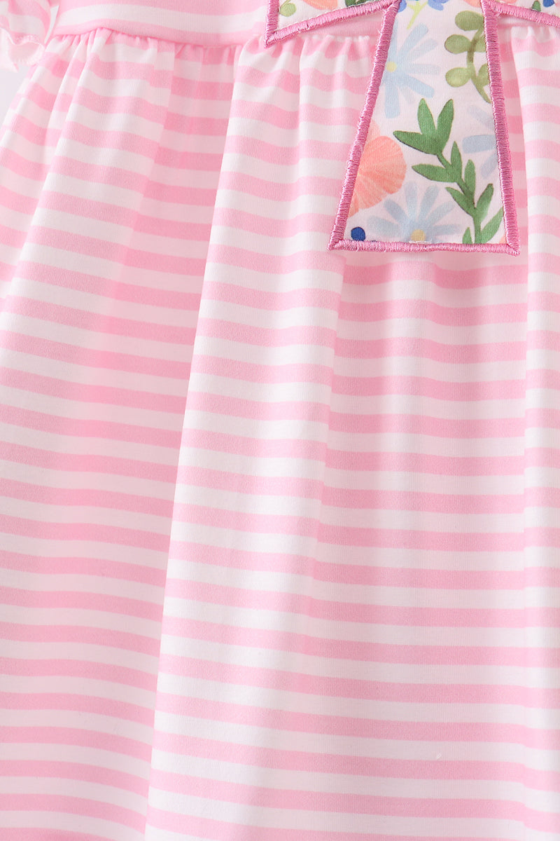 Ensemble short à volants avec application croisée à rayures roses
