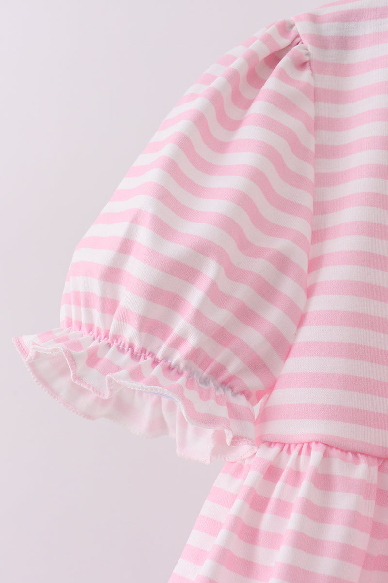 Ensemble short à volants avec application croisée à rayures roses