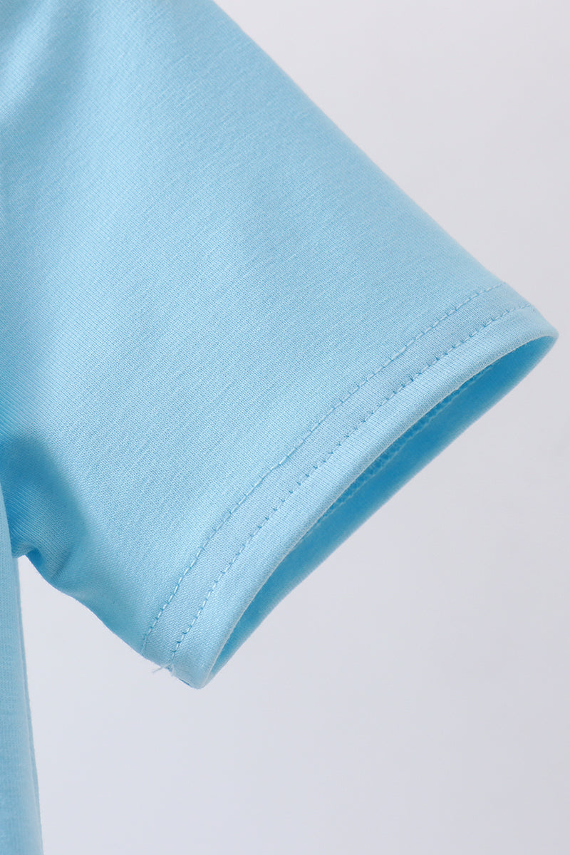 Haut avec applique croix bleue