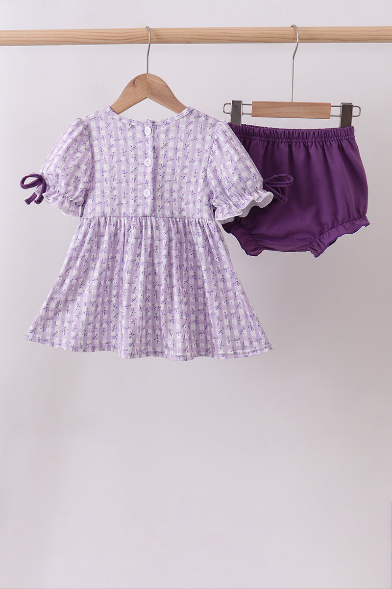 Ensemble bloomer lavande à smocks floraux et volants