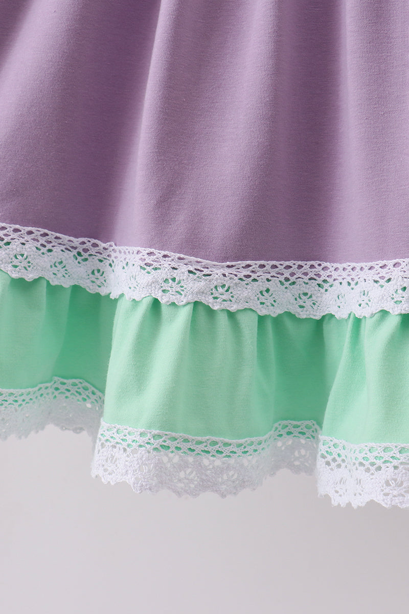 Robe à volants arc-en-ciel en dentelle violette
