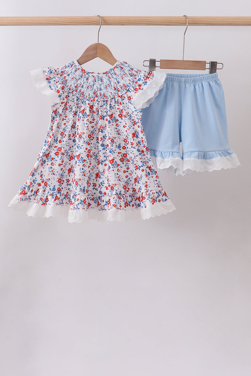 Ensemble short smocké en dentelle florale bleue