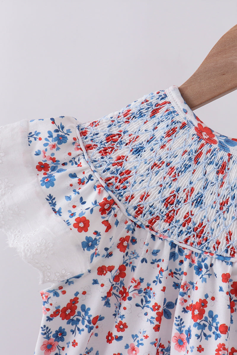 Ensemble short smocké en dentelle florale bleue