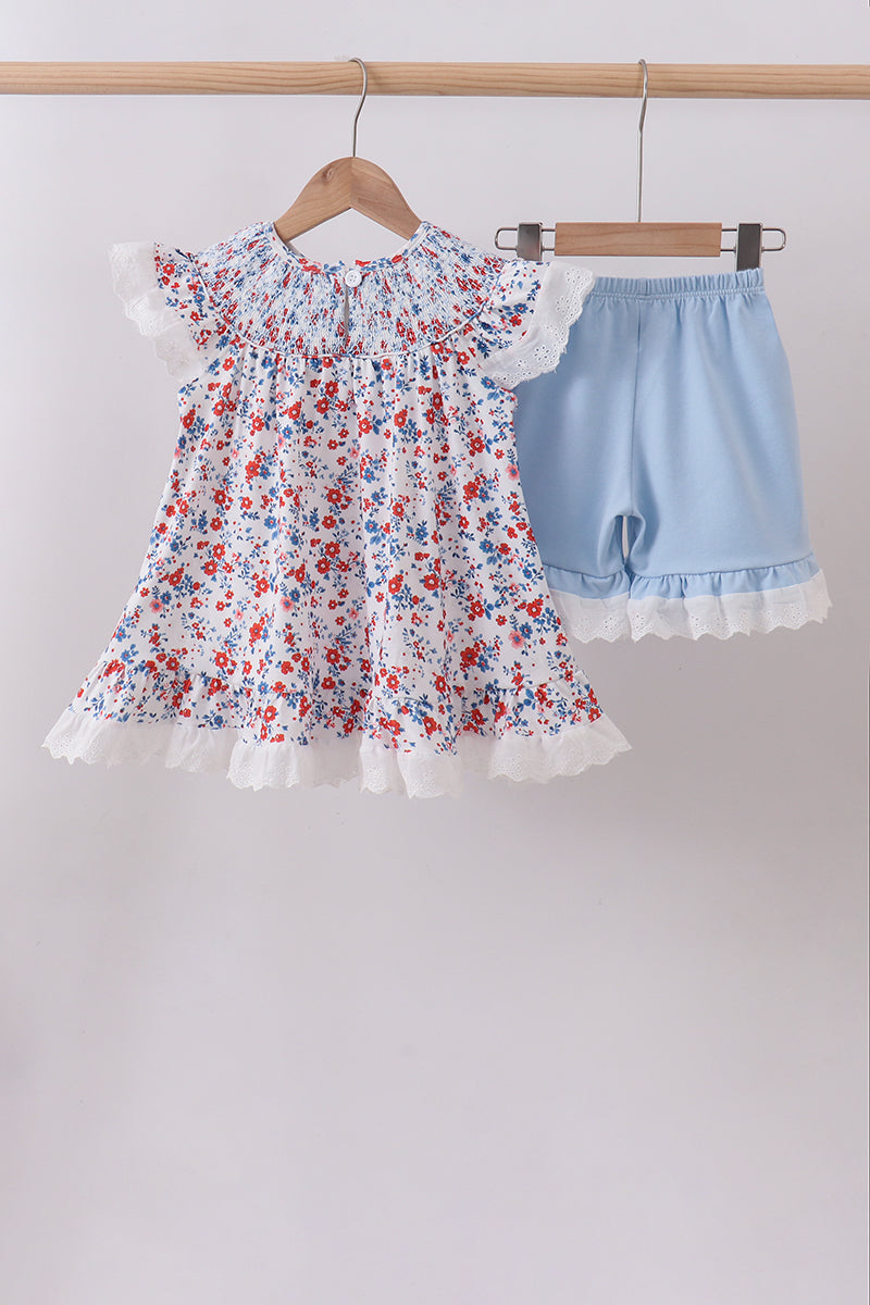 Ensemble short smocké en dentelle florale bleue