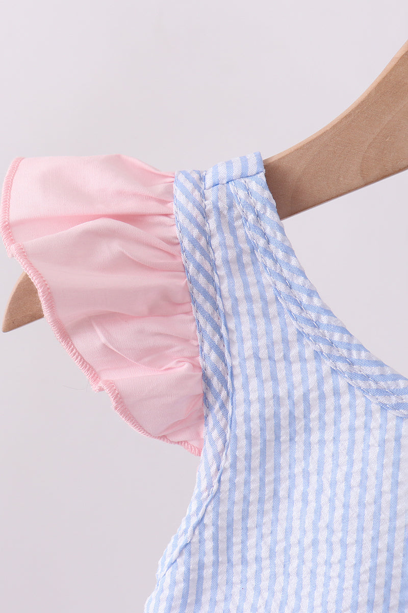 Maillot de bain 2 pièces à volants en seersucker rayé bleu brodé d'un crabe
