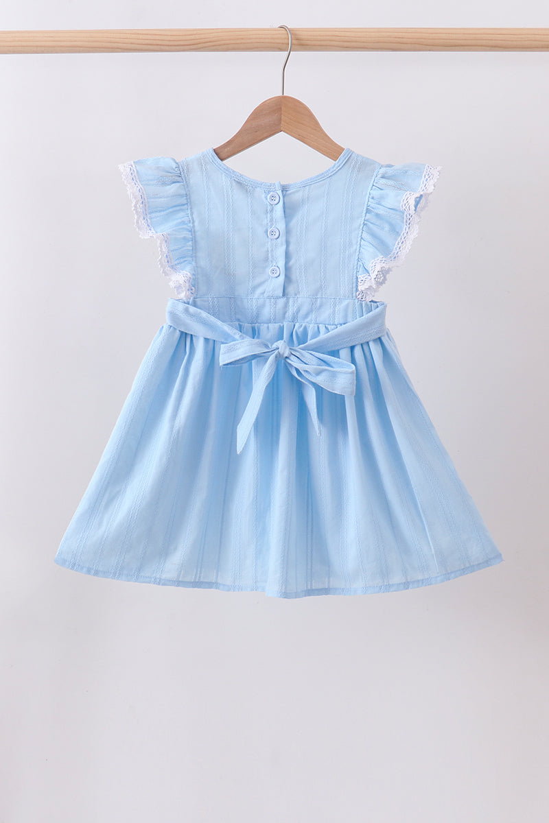 Robe à volant smockée en jacquard bleu drapeau