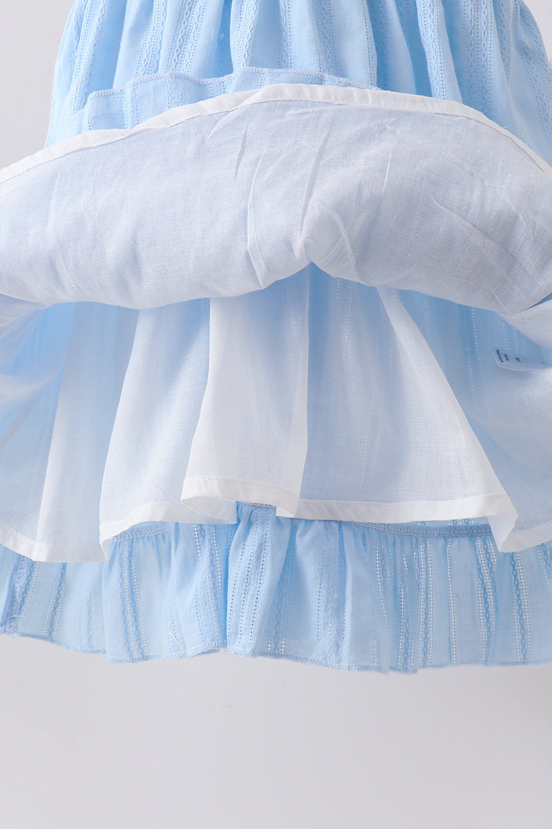 Robe jacquard smockée et brodée à nœud bleu