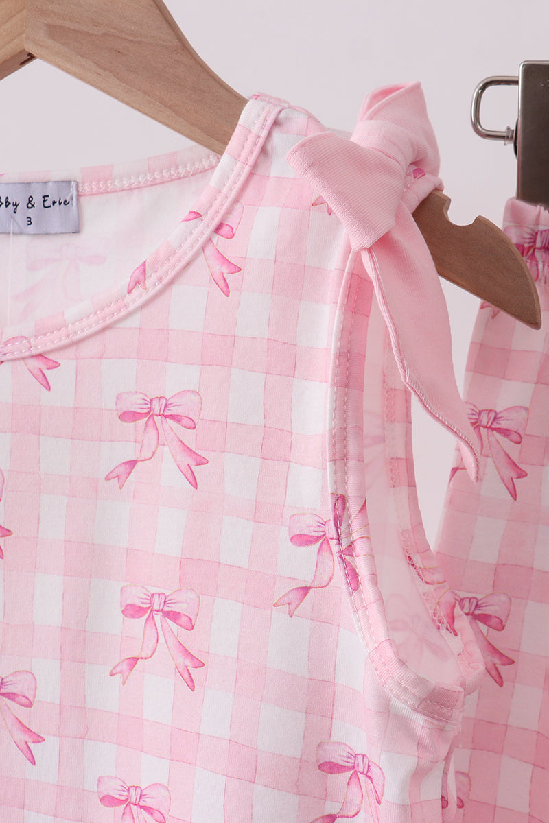 Ensemble short à volants festonnés et imprimé nœud rose