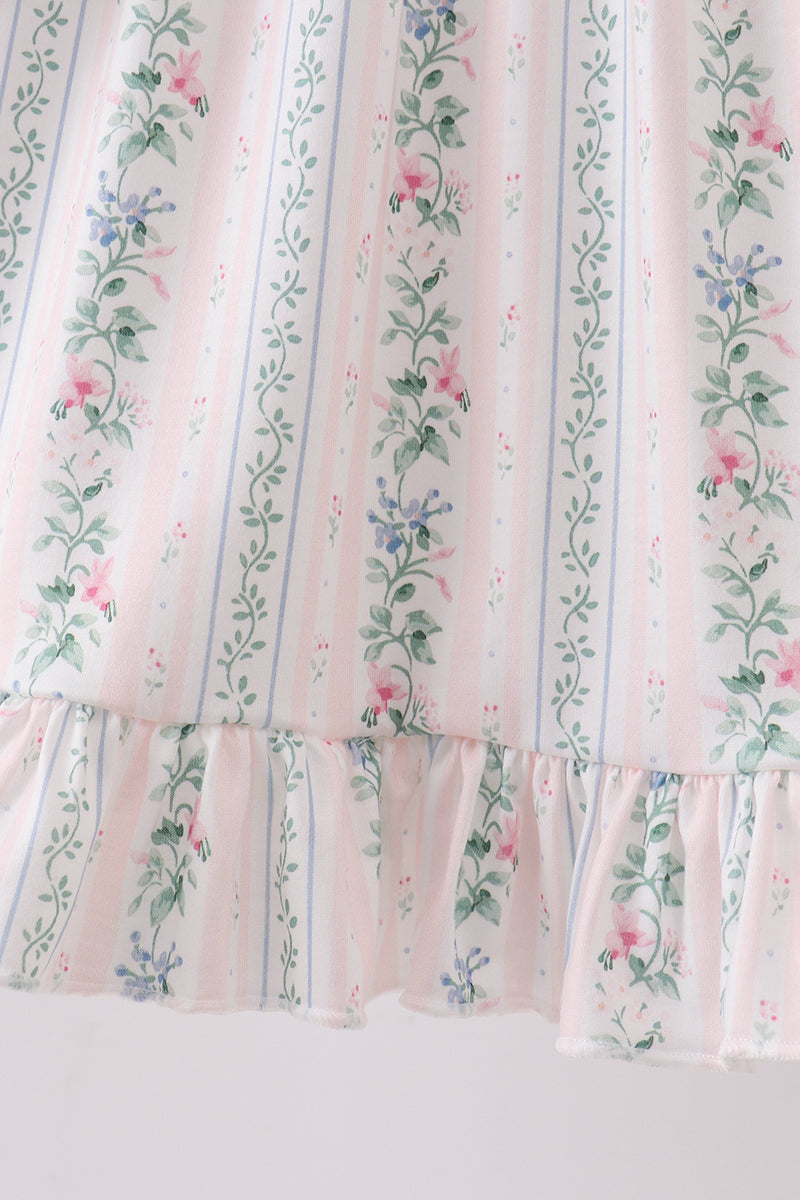 Robe ornée d'appliqués floraux et d'un nœud