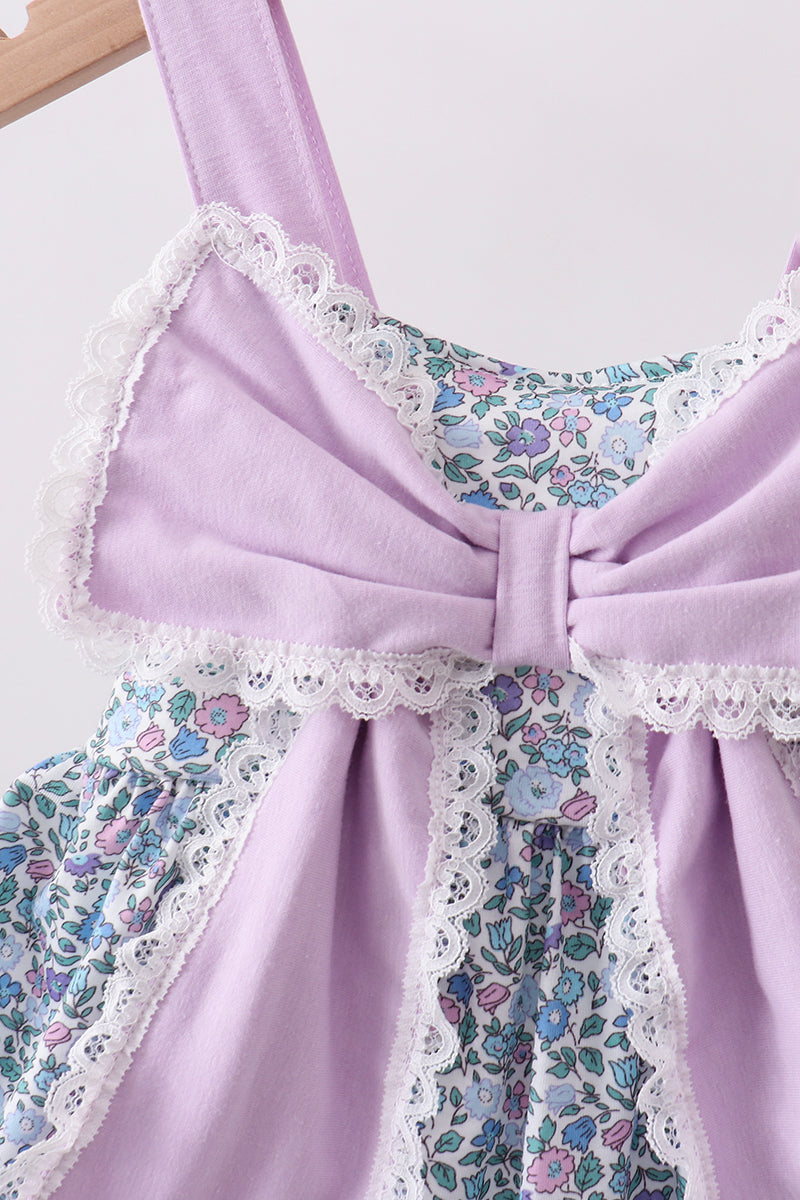 Robe violette à volants, avec nœud et imprimé floral