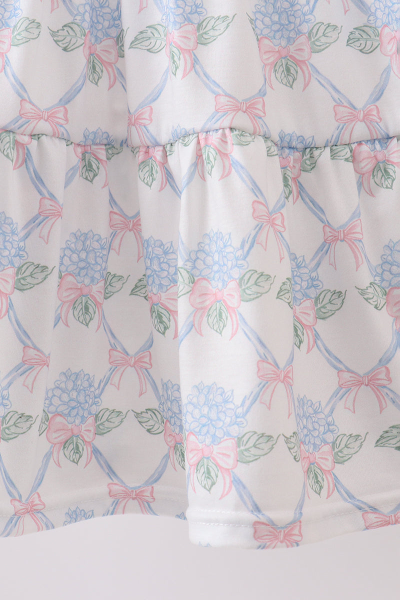Robe bleue fleurie à volants