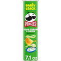 Pringles Chips de pommes de terre, collations pour le déjeuner, collations nomades, format familial, Crème sure et Oignon, boîte de 7,1 oz (1 boîte)