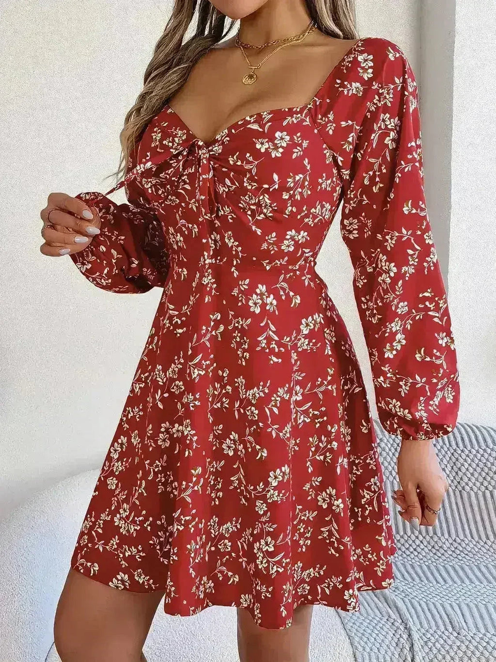 Mini-robe à manches ballon et encolure cœur imprimée