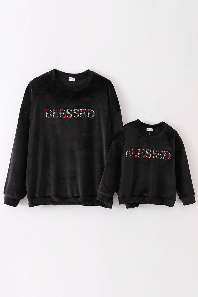 Sweat-shirt mère et enfant en velours noir brodé "blessed"