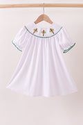 Robe smockée blanche, couronne