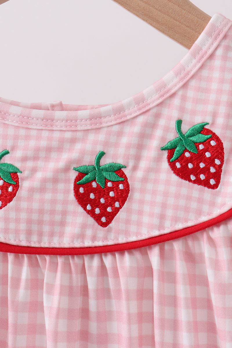 Robe vichy rose à broderie fraise