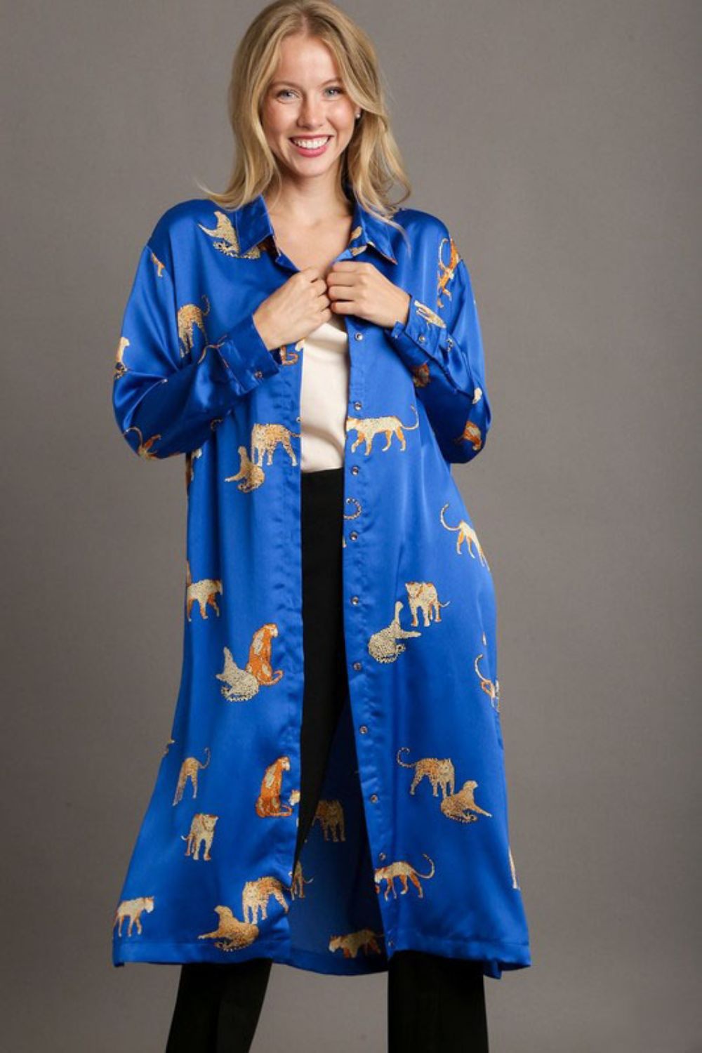 Robe Chemise Mi-Longue Boutonnée Imprimé Animal Grande Taille Pour Femmes – Confortable, Chic et Audacieuse pour un Look Confiant