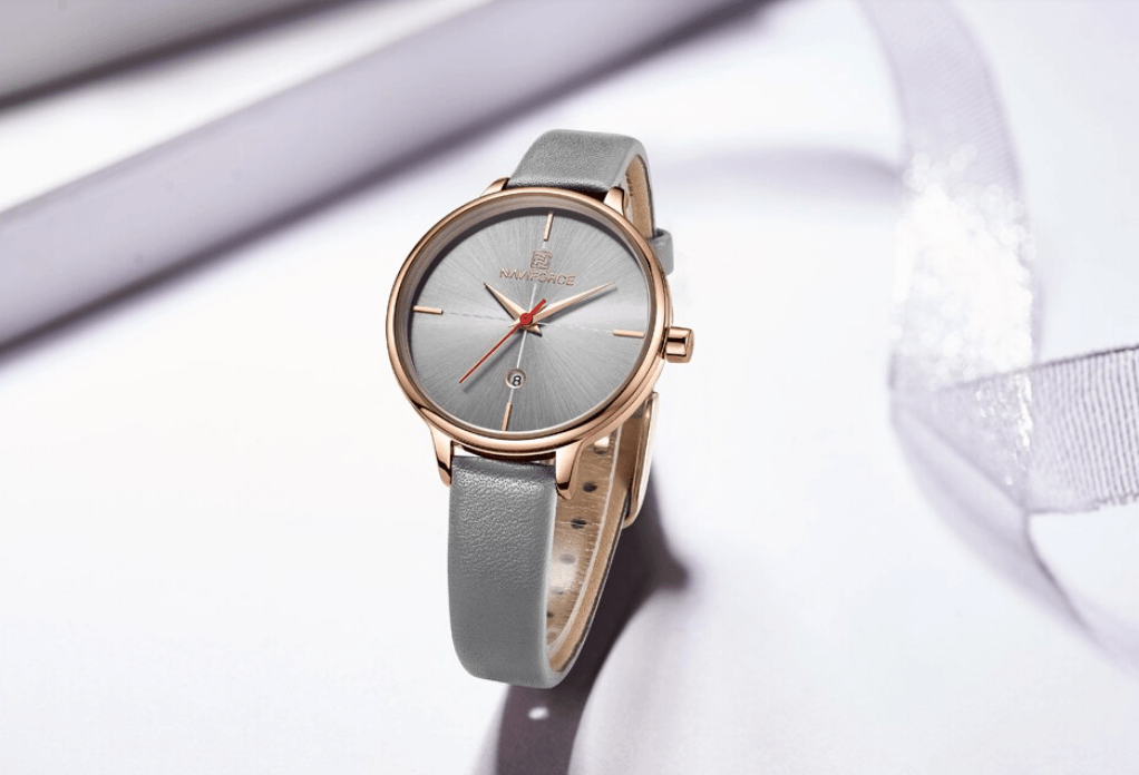 Montre de Luxe Femme avec Bracelets en Cuir Boîtier en Acier Brillant Verre Anti-rayures Design Unique Cadeau Parfait