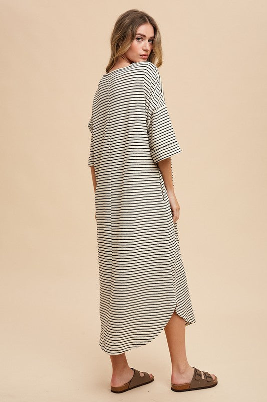 Robe longue mi-mollet rayée à col rond, douce et élégante, de conception classique