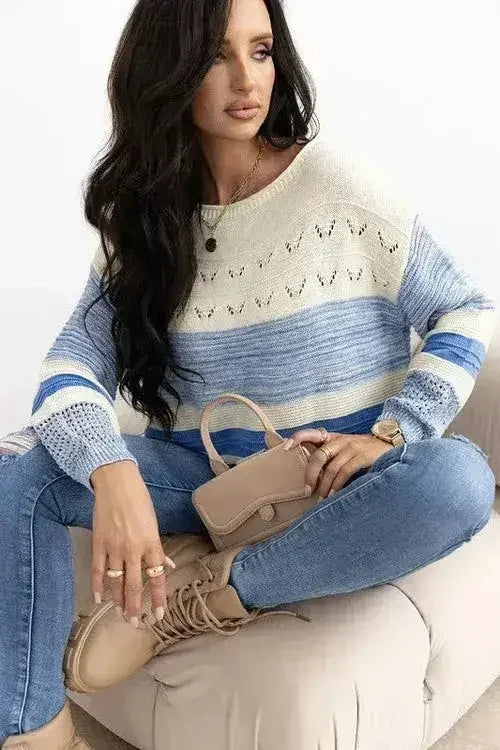 Pull bleu clair à manches bouffantes et point ajouré