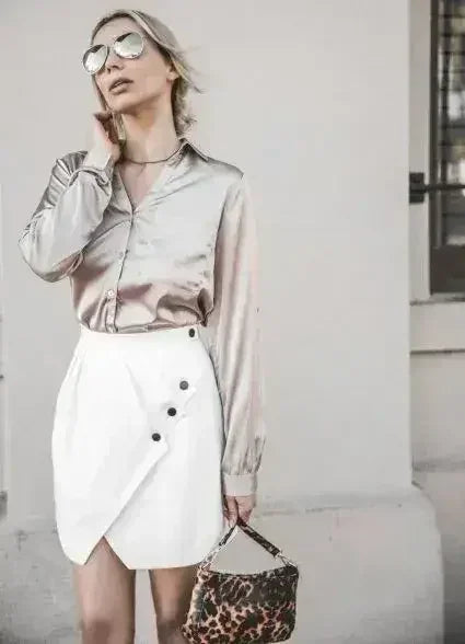 Mini-jupe asymétrique superposée boutonnée blanche