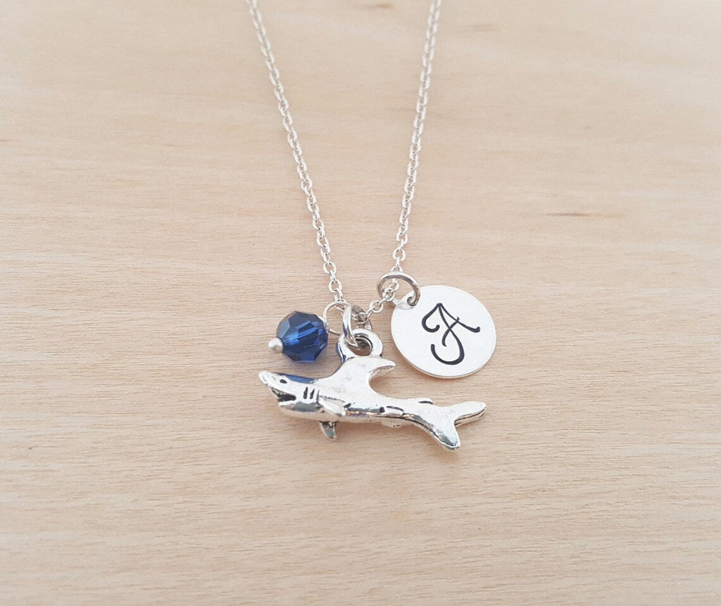 Collier Requin – Argent Sterling avec Pierre de Naissance et Breloque Initiale