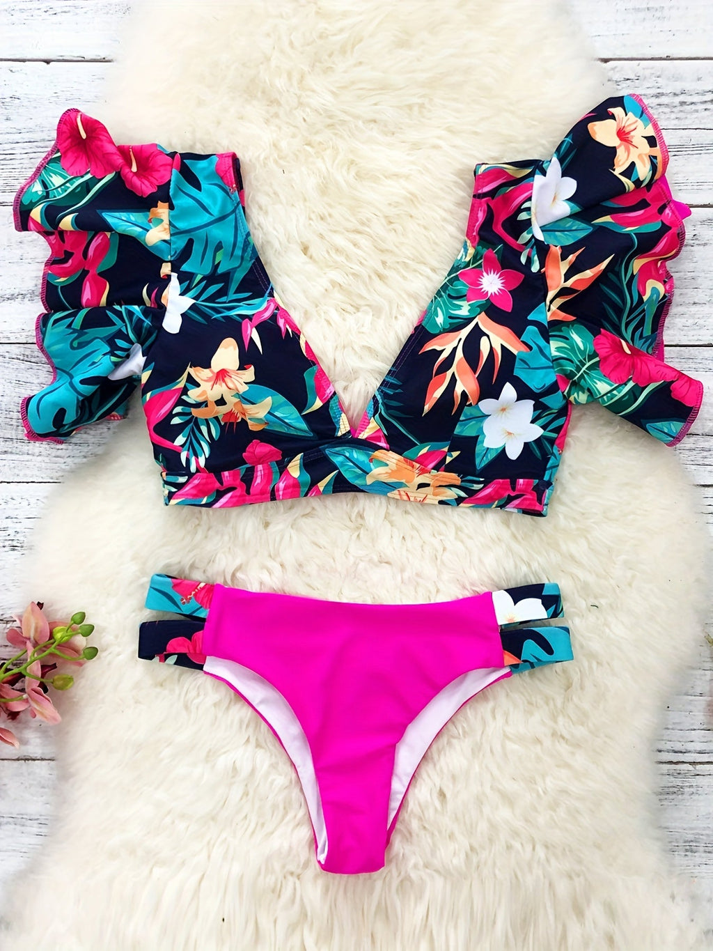 Ensemble de bikini à volants Bloom Day – Maillot de bain chic et élégant à imprimé végétal avec col en V, dos noué et bordure à volants très extensible – Maillot de bain 2 pièces pour femmes, idéal pour la piscine et les célébrations de l'Épiphanie