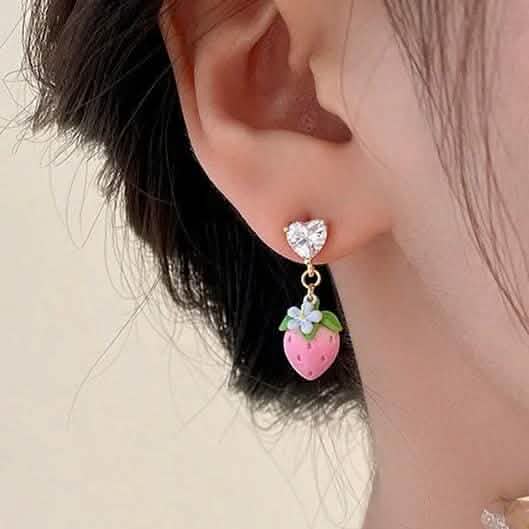 Boucles d'oreilles pendantes fraises mignonnes en or 14 carats