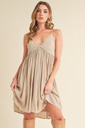 Nouvelle Robe Mini Cami Froncée Plongeante d'Été pour Femmes – Flatteuse, Confortable, Sophistiquée & Séduisante avec une Coupe Sculptée et un Décolleté Plongeant pour les Occasions Spéciales