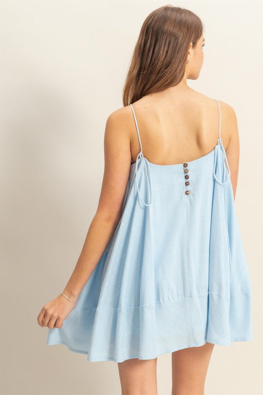 Robe mini-caraco fluide trapèze avec poches – Chic, enjouée et pratique pour un look estival décontracté avec son design fluide et ses poches pratiques