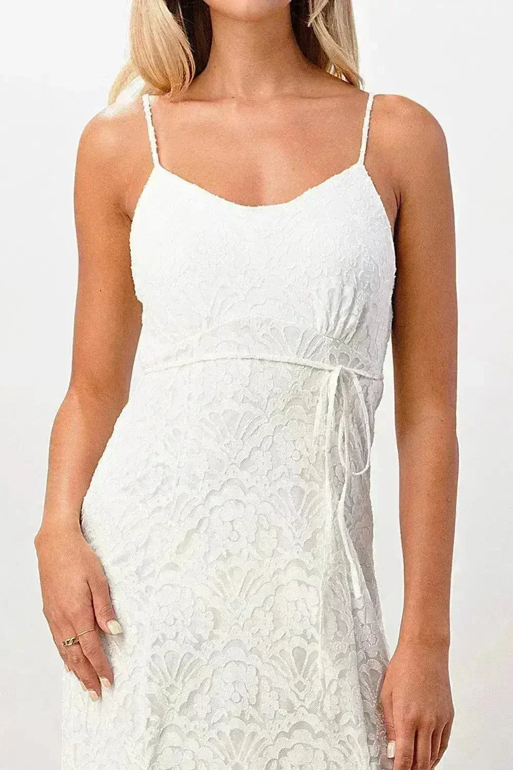 Robe longue noire en dentelle avec fente à l'avant Élégante - Femstylo