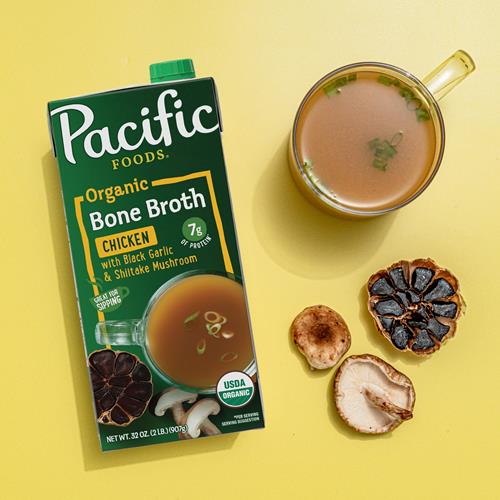 Bouillon d'os de poulet biologique au jus d'ail noir et aux champignons Shiitake Pacific Foods, carton de 946 ml